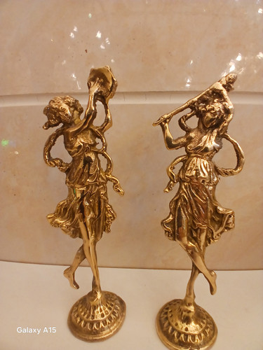 مجسمه رقصنده قیمت درج شده برای جفت می باشد.